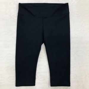 EUC! Fabletics Black Cropped Leggings Sz. M